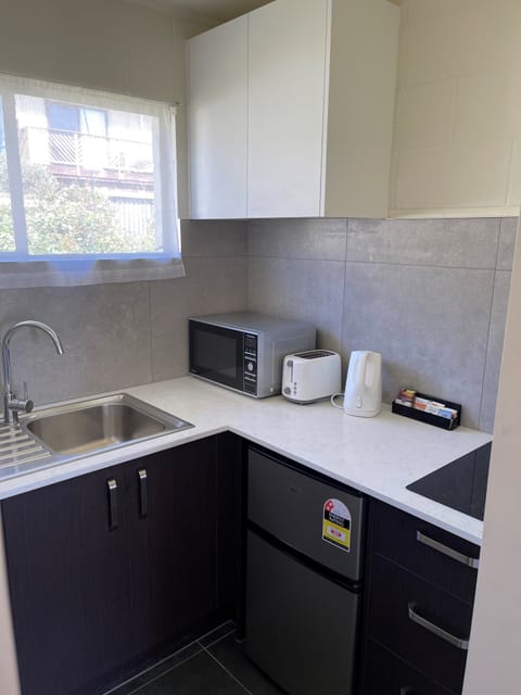 Standard Studio, Non Smoking, Kitchenette (Studio) | Private kitchen | Electric kettle, cookware/dishes/utensils