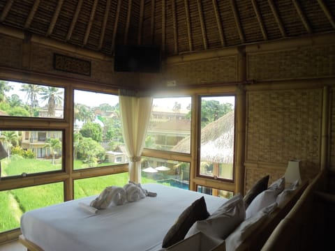 One-Bedroom Bamboo House with Rice field View | In-room safe, free WiFi, bed sheets