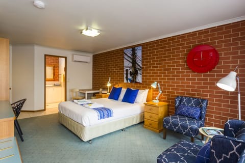 Deluxe Room, Non Smoking (Deluxe Queen Room) | Premium bedding, individually decorated, individually furnished, desk
