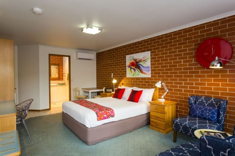 Deluxe Room, Non Smoking (Deluxe Queen Room) | Premium bedding, individually decorated, individually furnished, desk