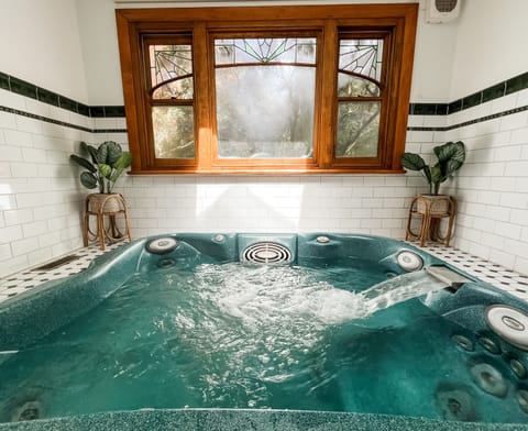 Indoor spa tub