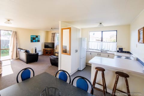 Three Bedroom Motel Room | Living area