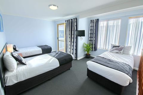 Deluxe Apartment, Multiple Bedrooms, Non Smoking, Kitchen | Premium bedding, in-room safe, individually decorated