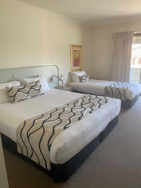 Twin Room | Minibar, desk, iron/ironing board, free WiFi