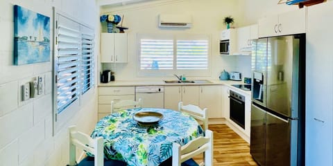 Deluxe Apartment, 2 Bedrooms, Kitchen (Captain’s Bridge) | Private kitchen | Full-size fridge, microwave, oven, stovetop