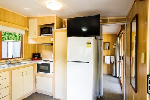 Self Contained Unit - 1 Bedroom (4) | Individually decorated, free WiFi, bed sheets