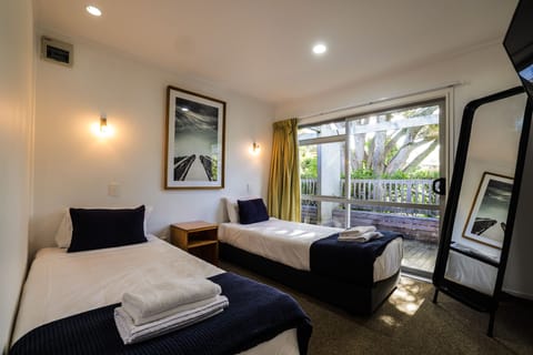 Motel - 2 Bedroom (Ocean View) | Individually decorated, free WiFi, bed sheets