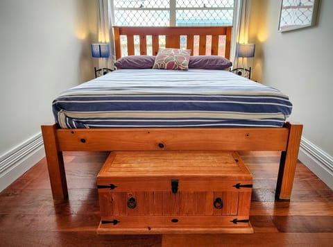 Standard Double | Iron/ironing board, free WiFi, bed sheets