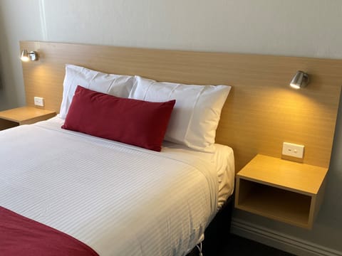 Superior Room, Non Smoking (Superior Queen) | Iron/ironing board, free WiFi, bed sheets