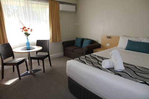 Superior Room, Non Smoking (Superior Queen) | Iron/ironing board, free WiFi, bed sheets