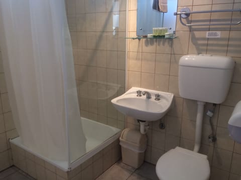 Standard Room, 2 Bedrooms | Bathroom | Free toiletries, hair dryer, towels