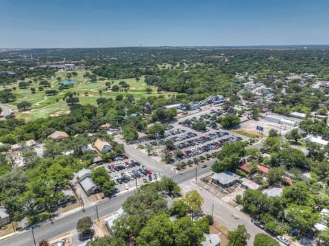 The property is located right across Schlitterbarn