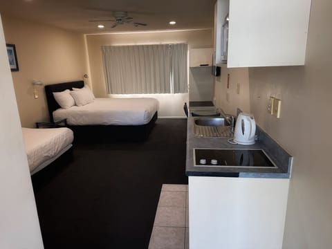 Premium bedding, desk, iron/ironing board, free WiFi