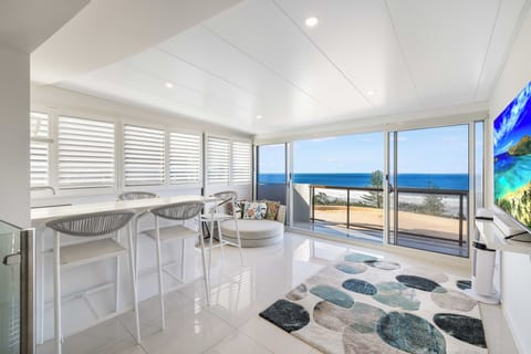 Headland Penthouse - Private Bar | Individually decorated, individually furnished, soundproofing