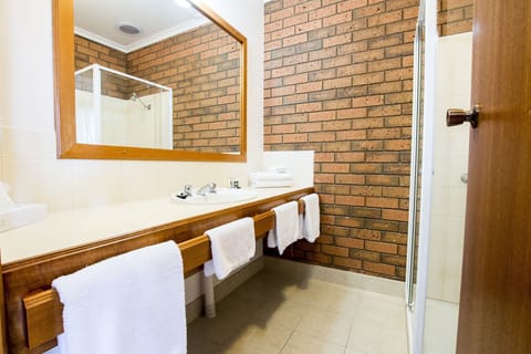 Family Room, Non Smoking, Balcony (1 B/R Family) | Bathroom | Shower, hair dryer, towels