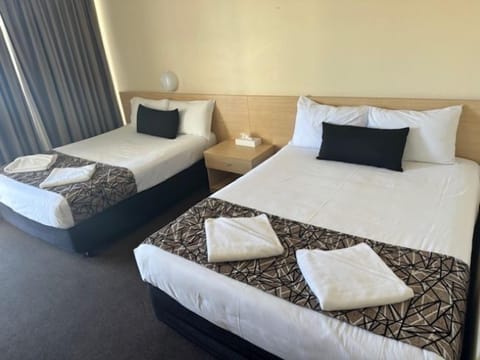 Economy Twin Room | Iron/ironing board, free WiFi, bed sheets