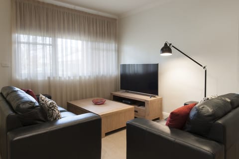 Deluxe Apartment, 2 Bedrooms, Kitchen | Living room | TV, iPod dock