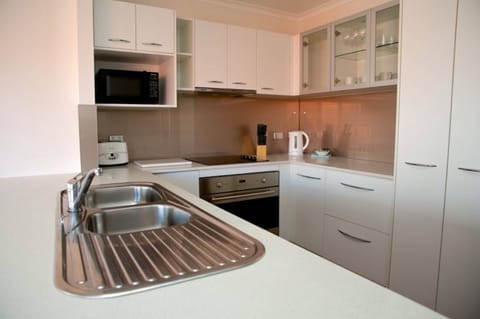 Apartment, 2 Bedrooms, 2 Bathrooms, Partial Ocean View | Private kitchen | Full-size fridge, microwave, oven, stovetop