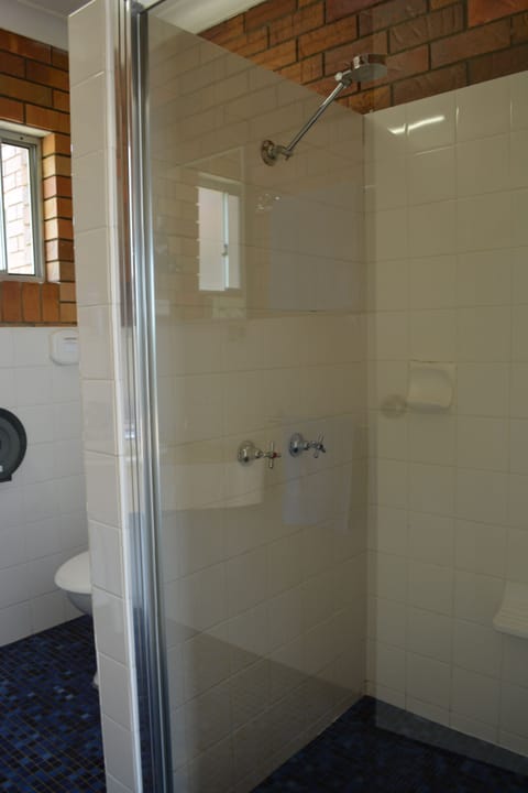 Family Suite, 2 Bedrooms, Non Smoking | Bathroom shower