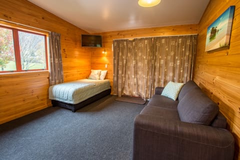 Studio Motel - Private Bathroom/Own Kitchenette  | Soundproofing, free WiFi, bed sheets