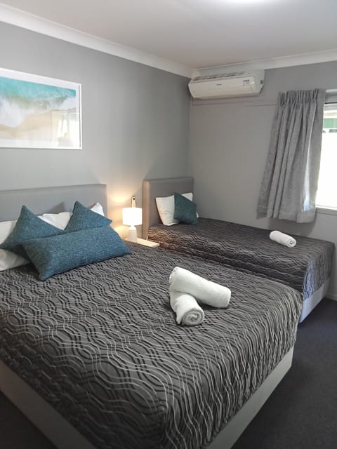 Deluxe Room, Multiple Beds, Ensuite | Pillowtop beds, iron/ironing board, free WiFi, bed sheets