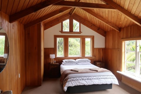 Standard Suite, 1 Bedroom, Non Smoking, Shared Bathroom (Te Nikau Lodge King) | Free WiFi, wheelchair access