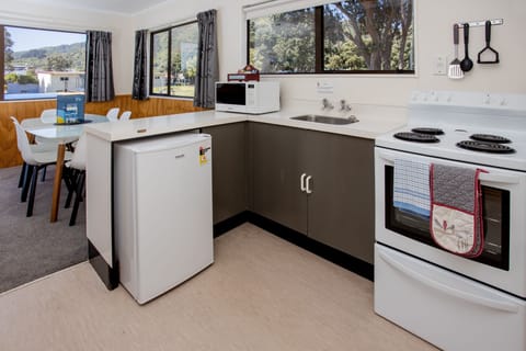 2 Bedroom Motel - 4 Berth | Private kitchen