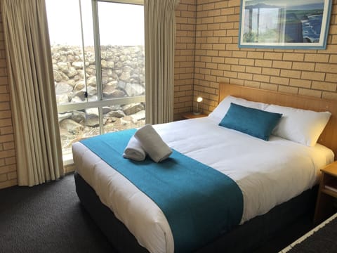 One Bedroom Family Suite | Soundproofing, iron/ironing board, free WiFi, bed sheets