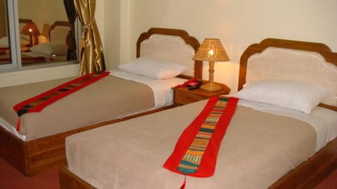 Deluxe Double or Twin Room | In-room safe, bed sheets