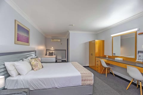 Standard Room, Multiple Beds, Non Smoking | Egyptian cotton sheets, pillowtop beds, desk, soundproofing