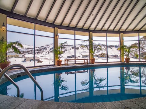 Indoor pool, sun loungers