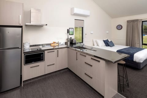 Family Studio Motel | Private kitchen