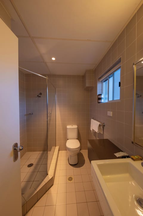 Standard Room, Non Smoking (2 Queen Beds) | Bathroom | Shower, towels