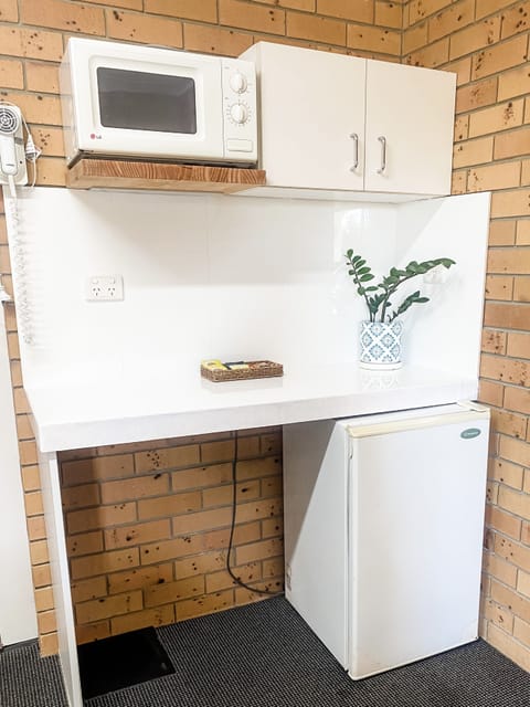 Self Contained Unit | Private kitchen | Fridge, microwave, coffee/tea maker, electric kettle