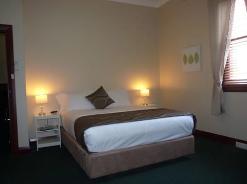 Hive Suite  | Iron/ironing board, free WiFi, bed sheets