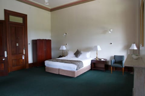 Dalton Suite | Iron/ironing board, free WiFi, bed sheets
