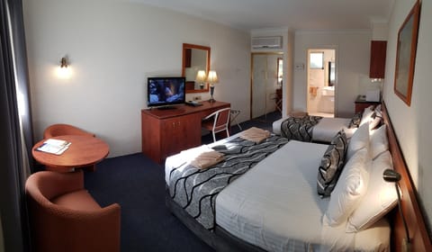 Executive Twin Room | In-room safe, iron/ironing board, cribs/infant beds, free WiFi