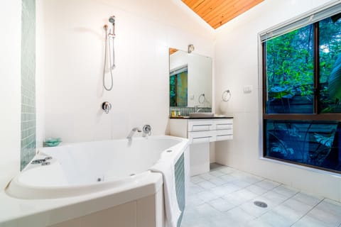Bush Spa Cottage | Bathroom | Free toiletries, hair dryer, towels, soap