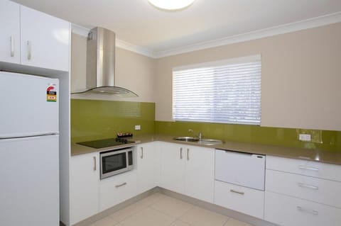 Apartment, 4 Bedrooms, Kitchen | Private kitchen | Fridge, microwave, coffee/tea maker, electric kettle