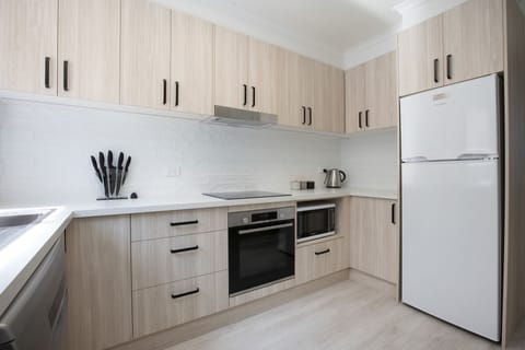 Superior Apartment, 3 Bedrooms, Kitchen | Private kitchen | Fridge, microwave, stovetop, coffee/tea maker