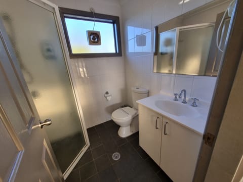 Family Suite, 2 Bedrooms, Non Smoking, Refrigerator (FS - Family Suite) | Bathroom | Shower, free toiletries, hair dryer, towels