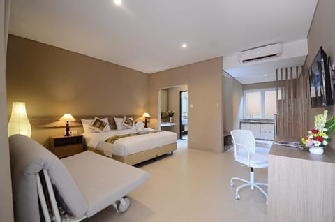 Signature Room, 2 Bedrooms, Pool View | In-room safe, free WiFi, bed sheets