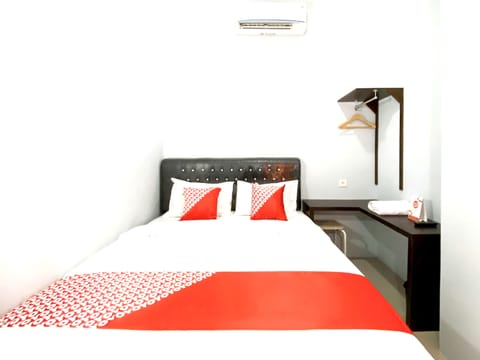 Standard Double Room | Desk, laptop workspace, free WiFi, bed sheets