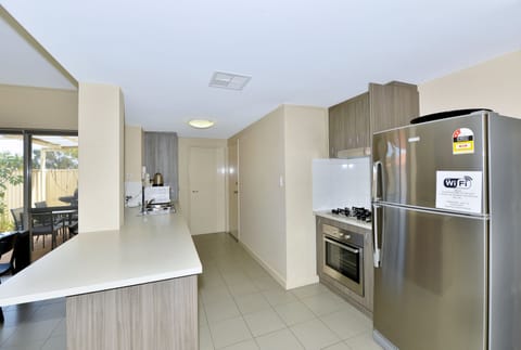 4 Bedroom Townhouse | Private kitchen | Fridge, microwave, stovetop, dishwasher