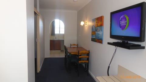 Economy Suite | Desk, iron/ironing board, free WiFi, bed sheets