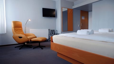 Desk, laptop workspace, iron/ironing board, free WiFi