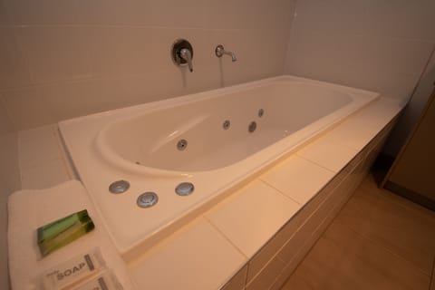 Luxury Villa, 2 Bedrooms | Bathroom | Free toiletries, hair dryer, towels