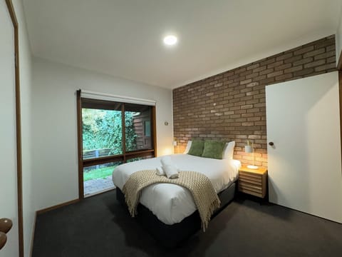 Mountbatten Lodge Four Bedroom | Free WiFi, bed sheets