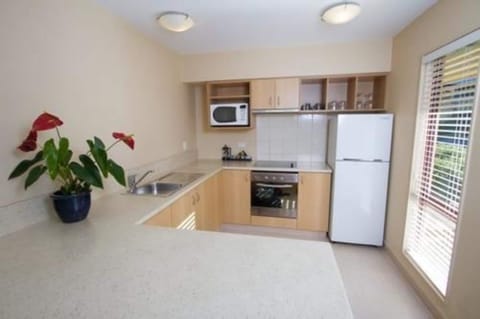 Executive Suite, 2 Bedrooms, Non Smoking, Kitchen (Executive apartment) | Private kitchen