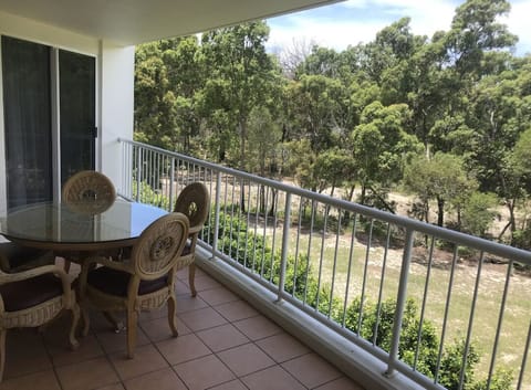 3-Bedroom Pelican Apartment | Terrace/patio